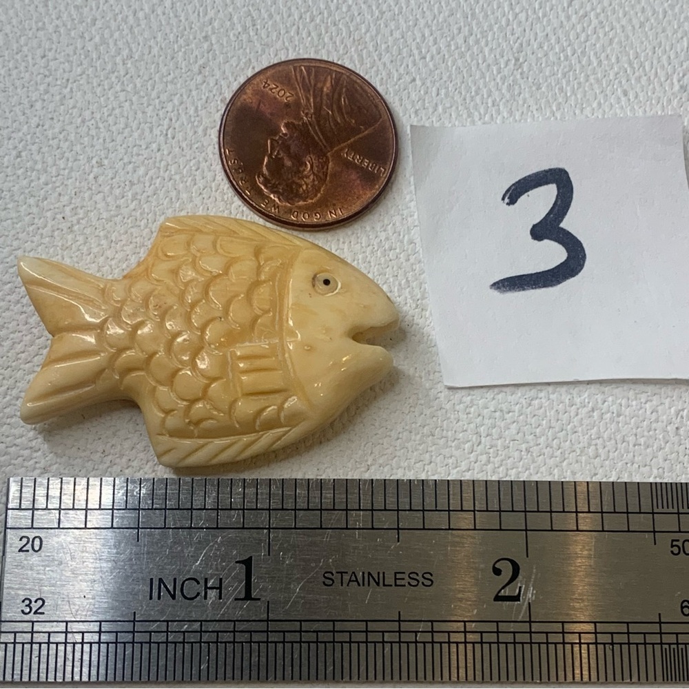 Natural Bone Carved Fish Fetish Bead Drilled Swimming Tropical Fish 1.5" Vintage - Picture 8 of 9